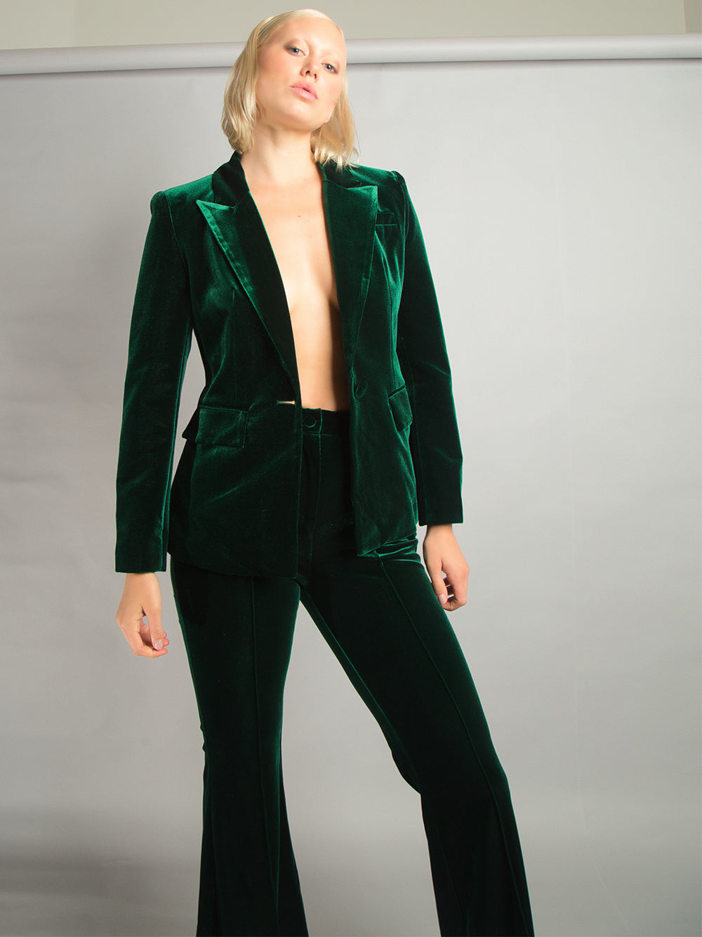 Conjunto de blazer de terciopelo y pantalón acampanado HINIYA en verde