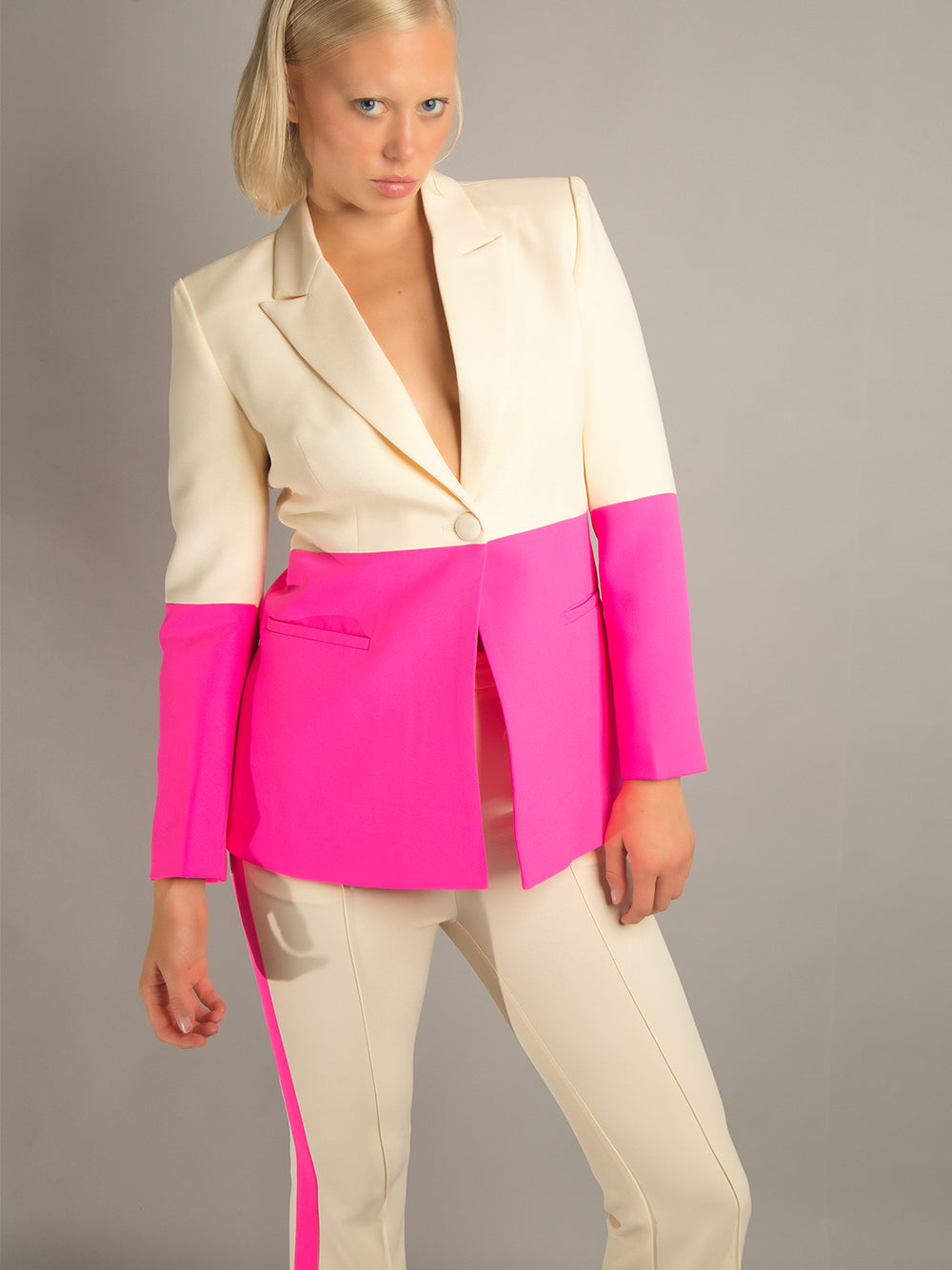 Conjunto de blazer y pantalón PETELE en fucsia 