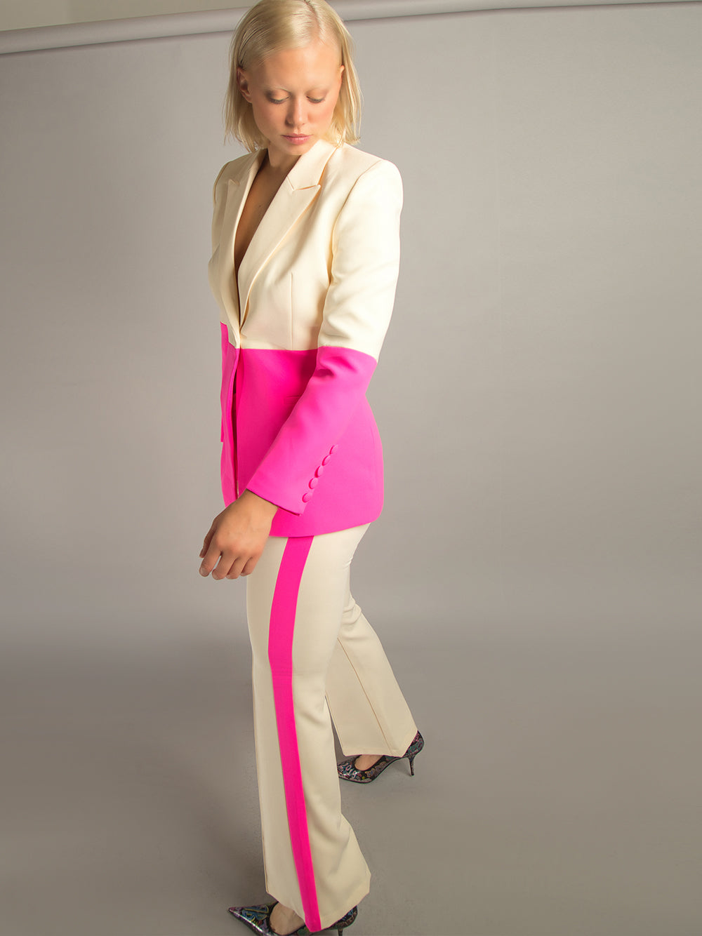 Conjunto de blazer y pantalón PETELE en fucsia 