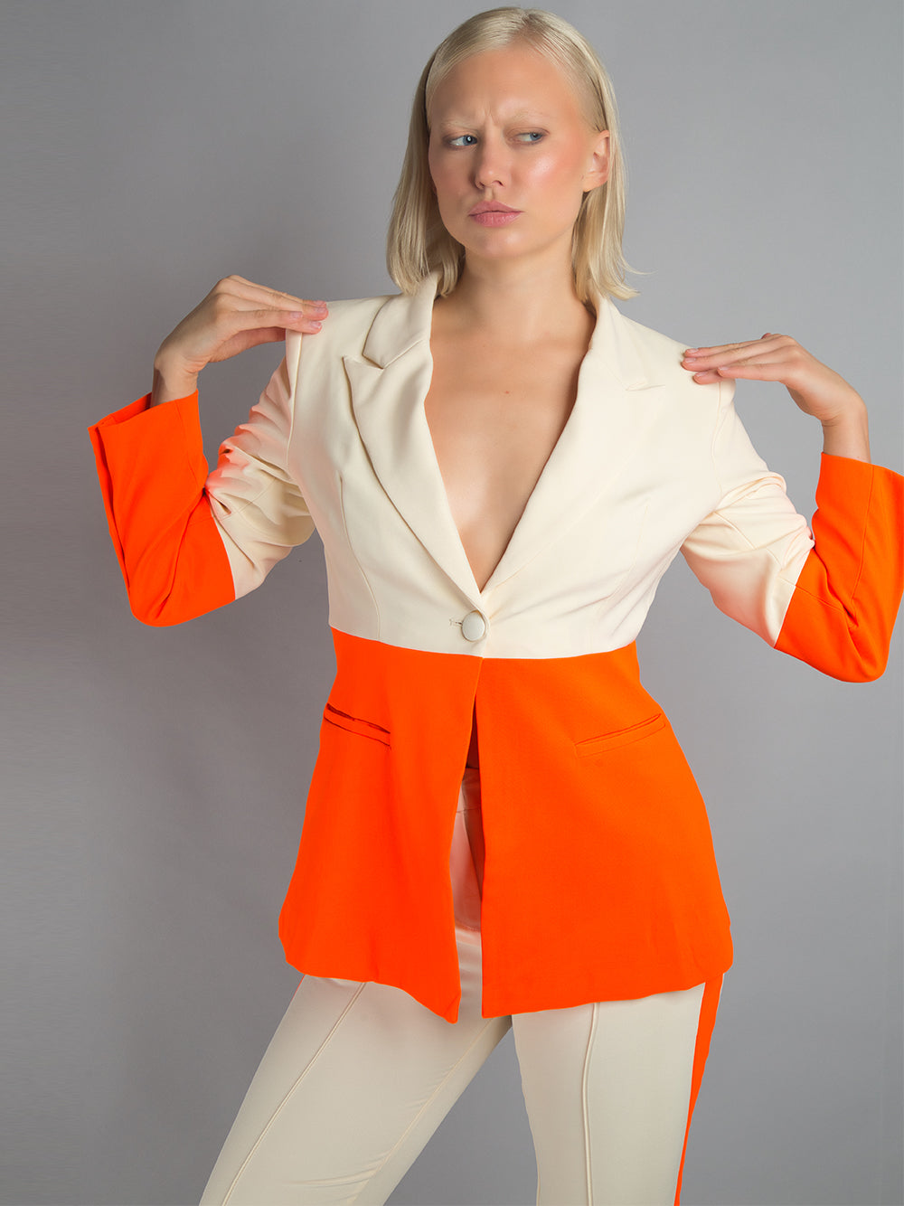 Conjunto de blazer y pantalón PETELE en naranja