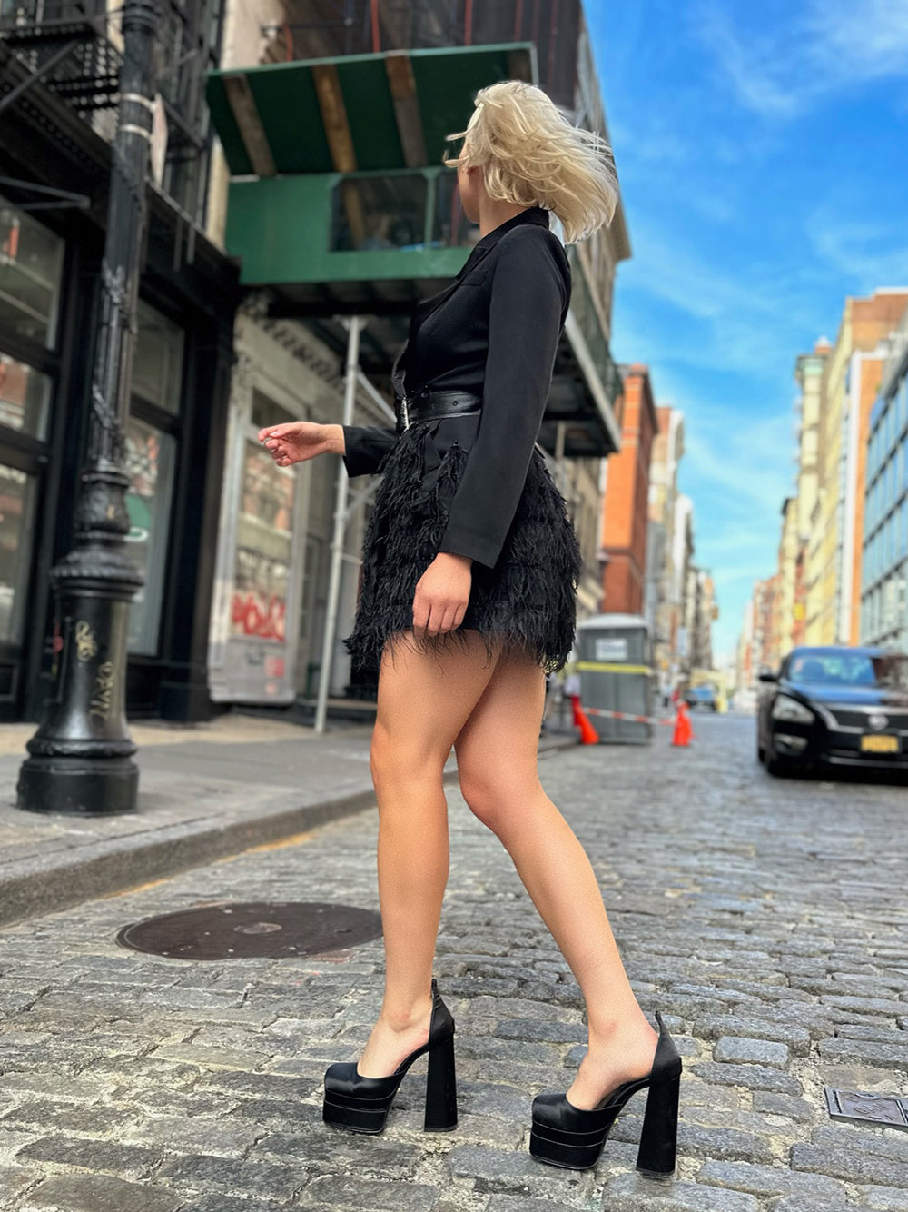 Vestido de plumas FIFTH AVE en negro