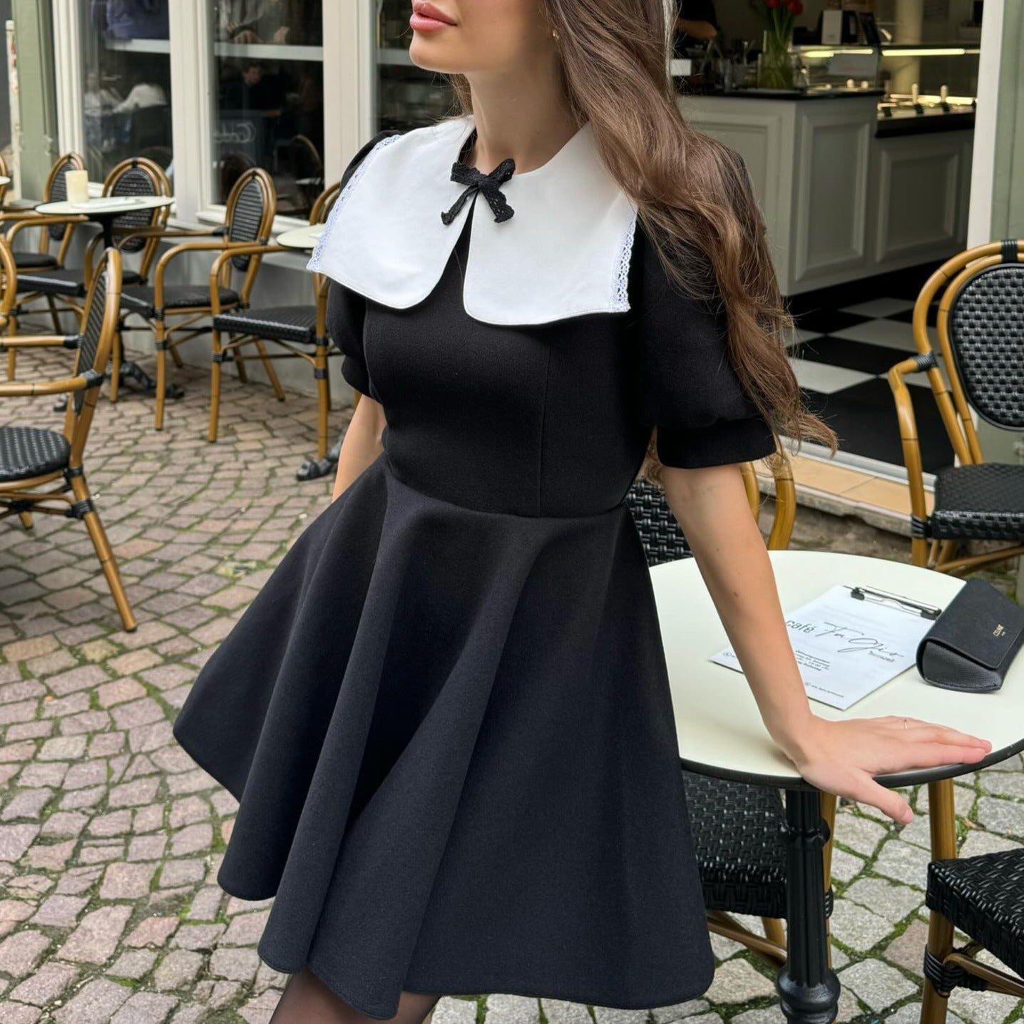 Sugary Memories – Kurzärmliges Minikleid mit Puppenkragen