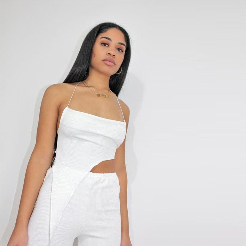 Straight Back To You – Geripptes, asymmetrisches Neckholder-Crop-Top