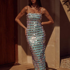 Vestido midi con lentejuelas holográficas