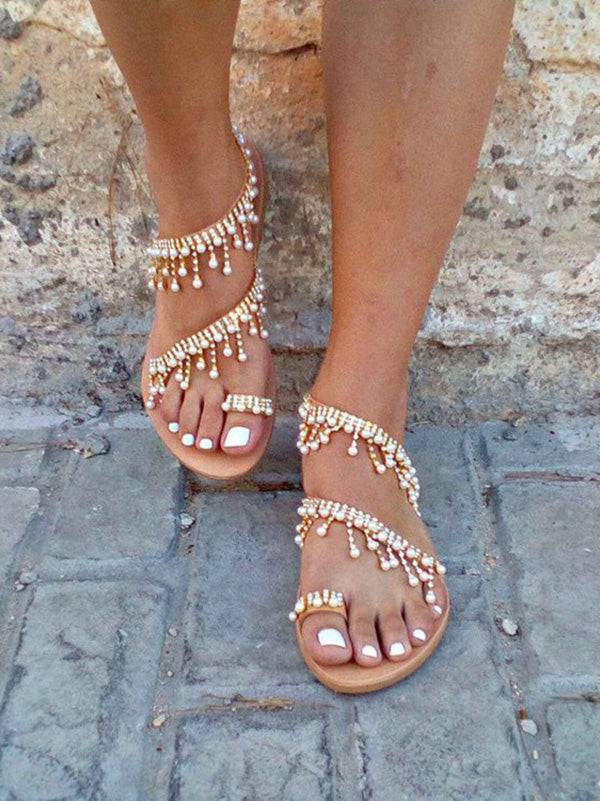 Sandalias planas con perlas brillantes