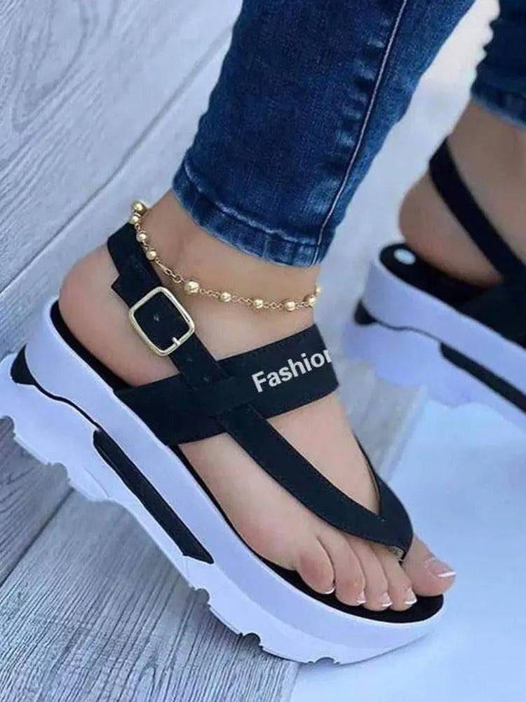 Sandalias de plataforma con hebilla de letras