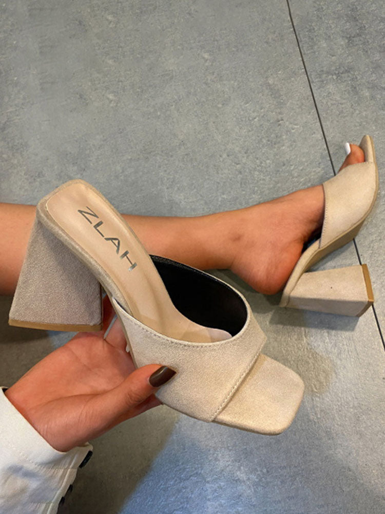 Pumps mit quadratischer Spitze und hohem Absatz