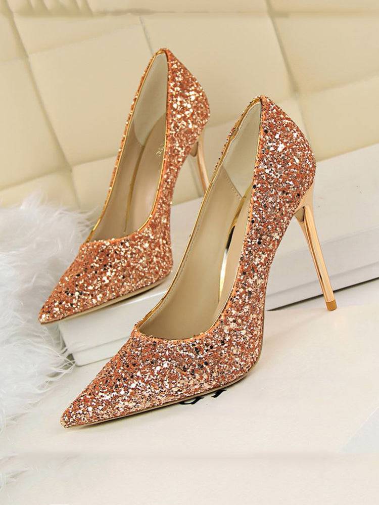 Pailletten-High Heels mit spitzer Spitze