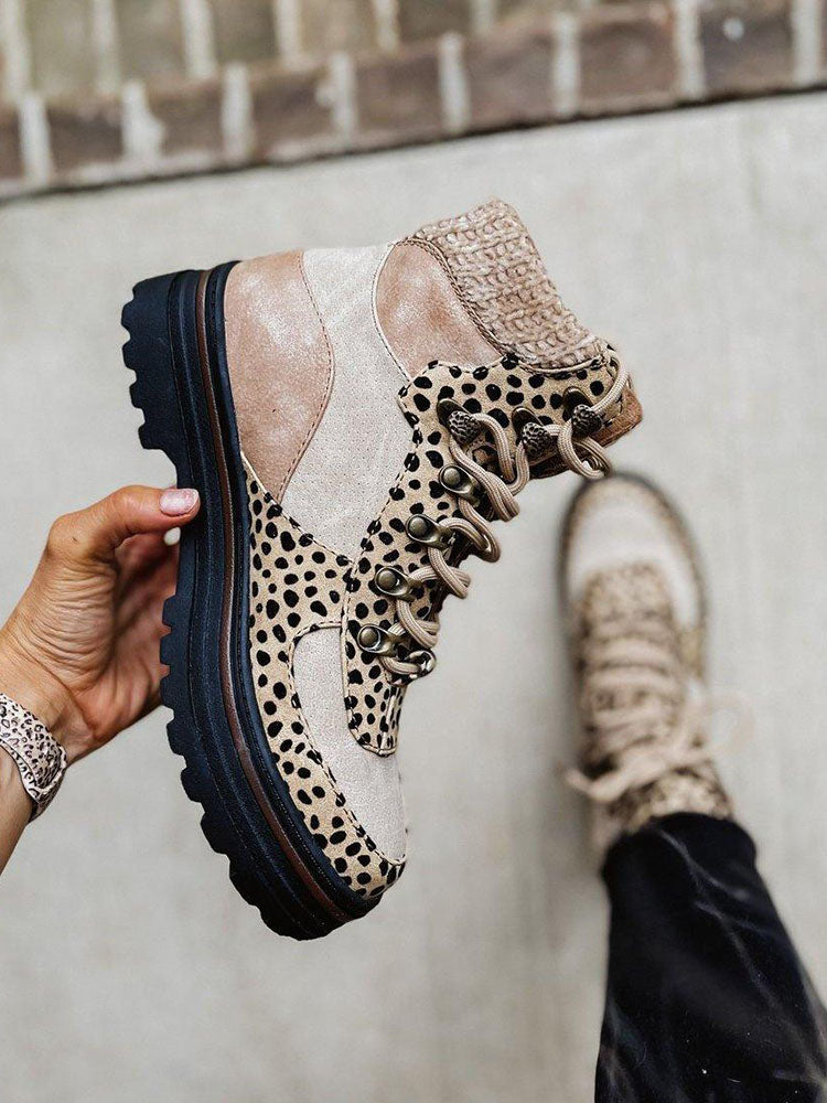 Botas con cordones de leopardo