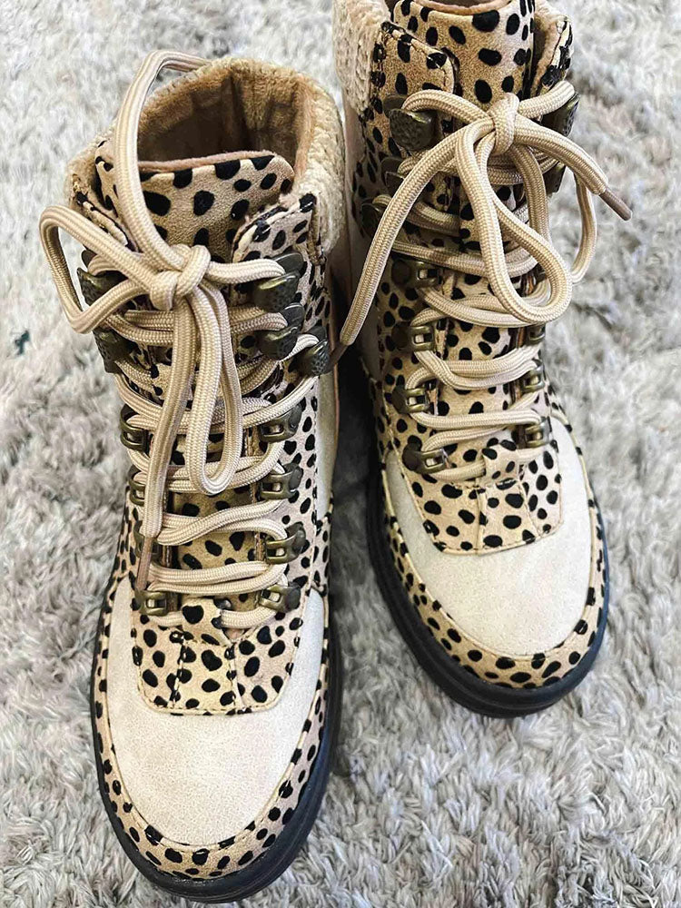 Botas con cordones de leopardo