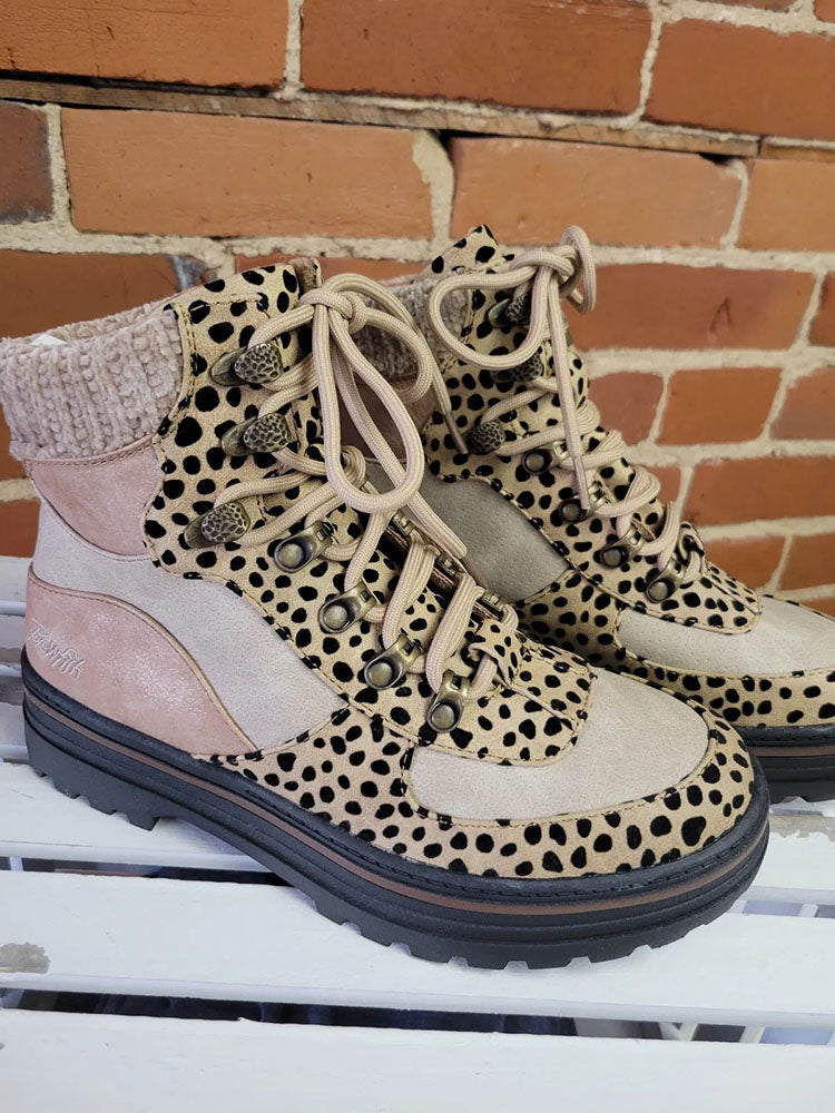 Botas con cordones de leopardo