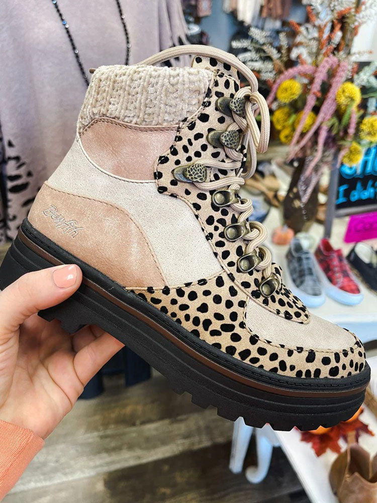 Schnürstiefel mit Leopardenmuster