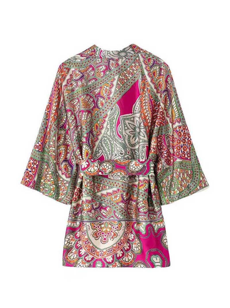 Bata estilo kimono con chaqueta y estampado paisley de verano