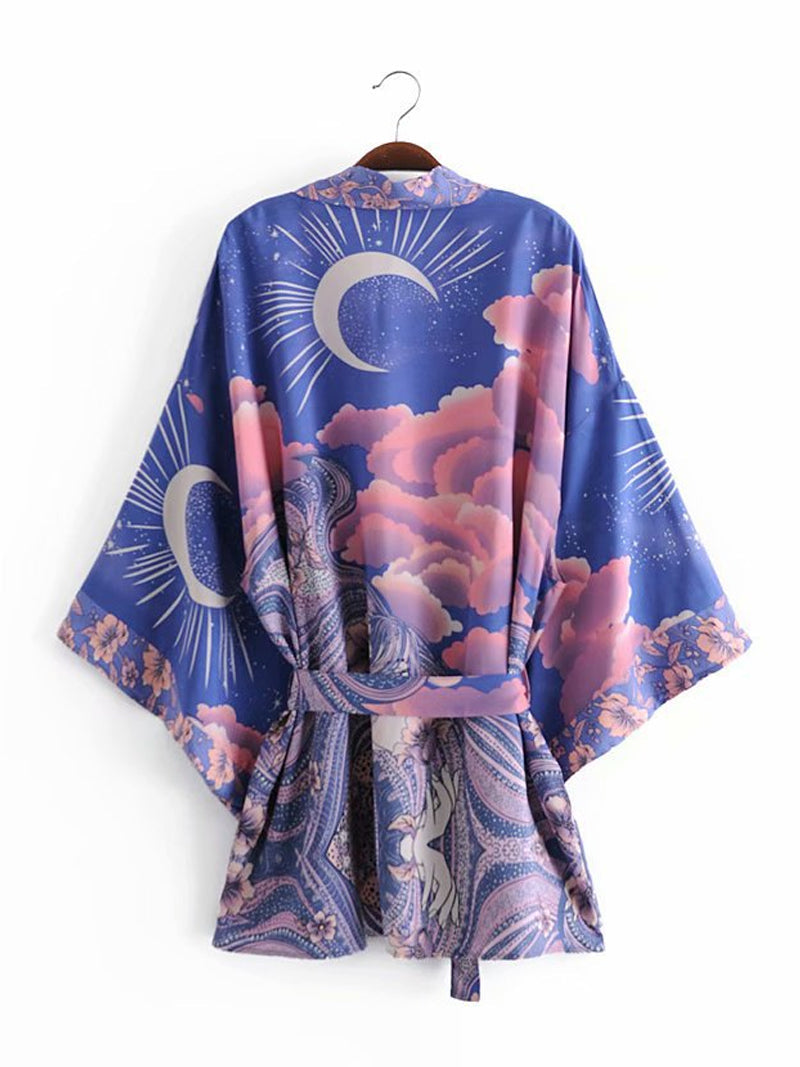 Bata tipo kimono de algodón azul con estampado floral de longitud corta