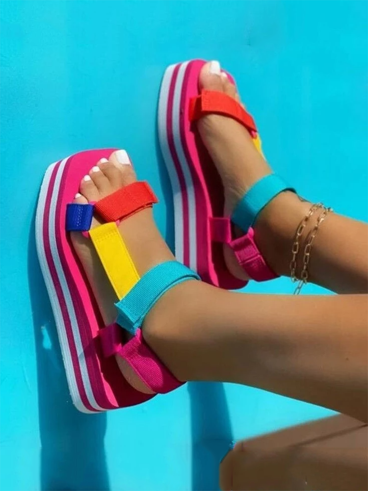 Sandalias con bloques de color y velcro