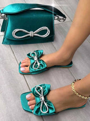 Sandalias planas con lazo de diamantes de imitación