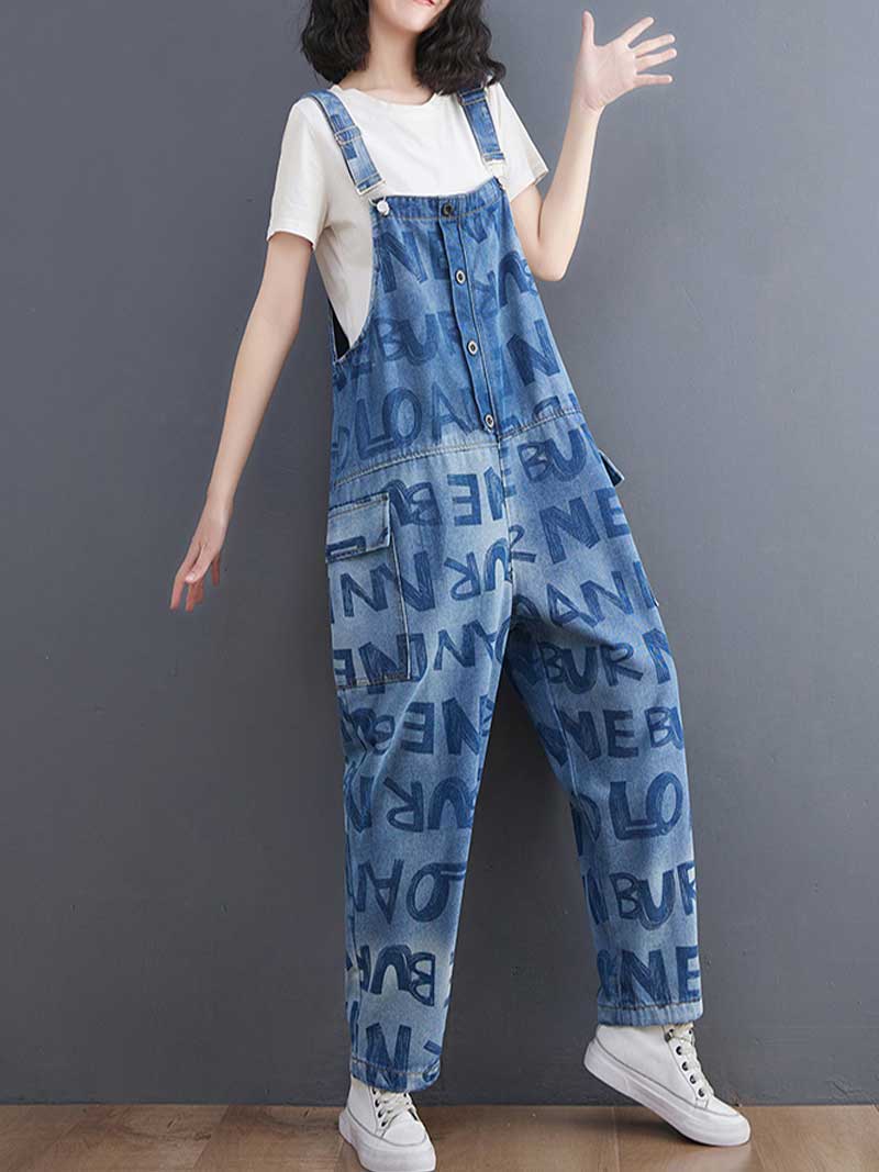 Latzhose aus Denim mit hoher Taille und Alphabet-Buchstabendruck