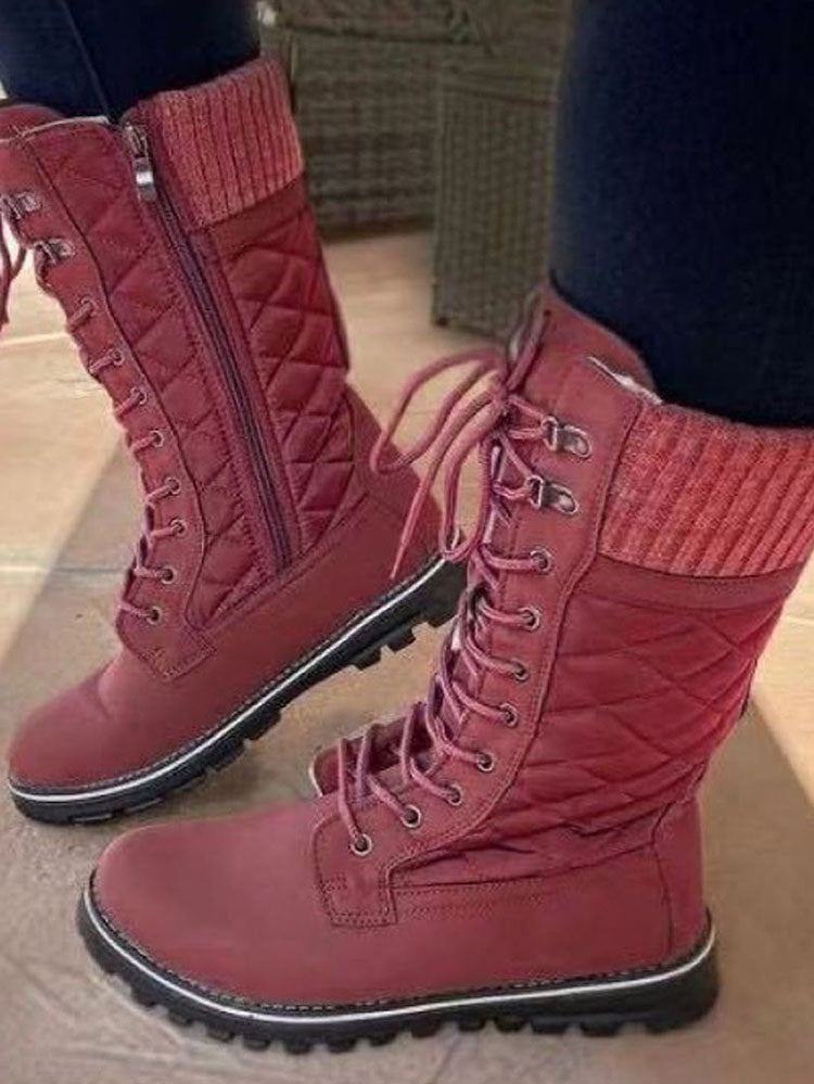 Bota con cordones y diseño de cremallera