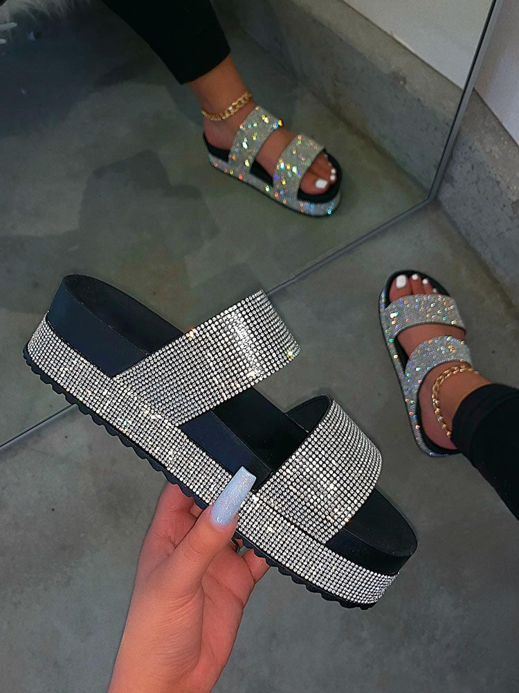 Sandalen mit Doppelriemen und Strass