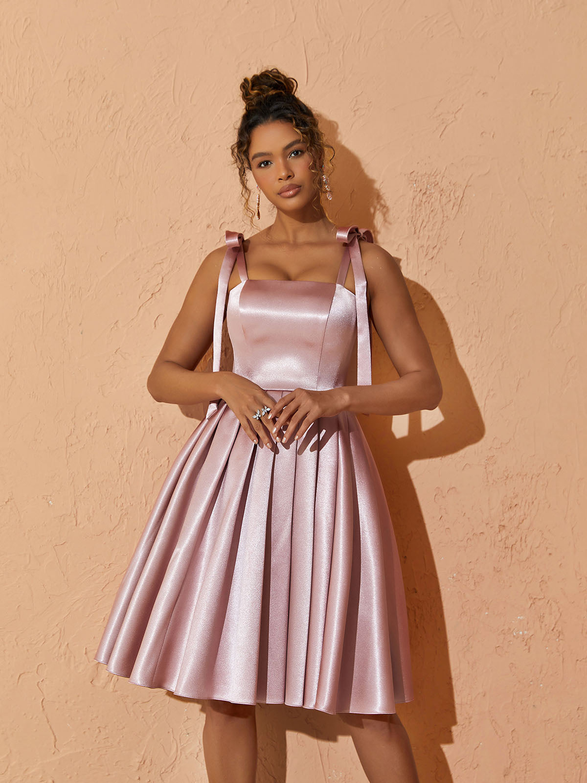 Deidra Satin-Plisseekleid 