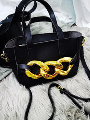 Goldfarbene Ledertasche mit Kette