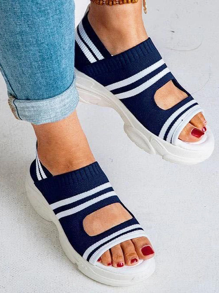 Gestreifte Sandalen mit Cut-outs