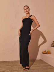 Emi – Rückenfreies Maxikleid mit One-Shoulder-Träger in Schwarz 