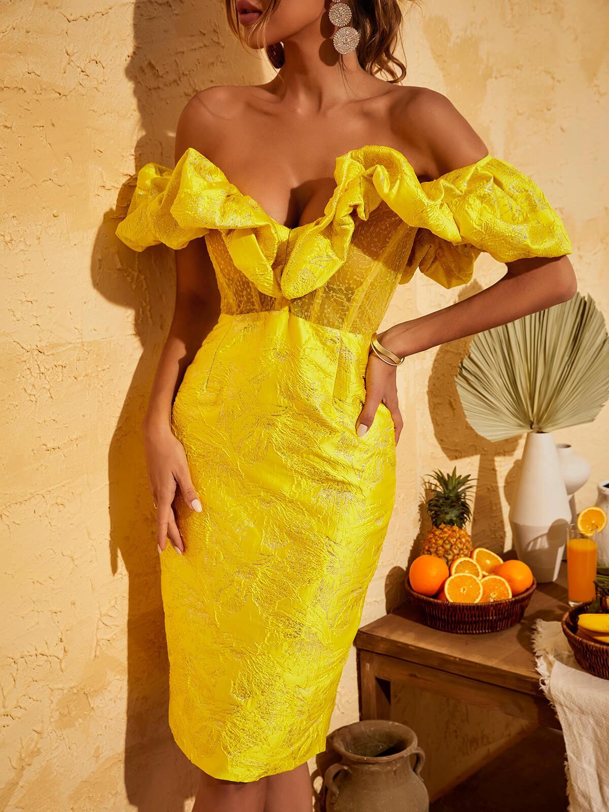 Vestido midi amarillo con hombros descubiertos y estampado de jacquard de Giselle 