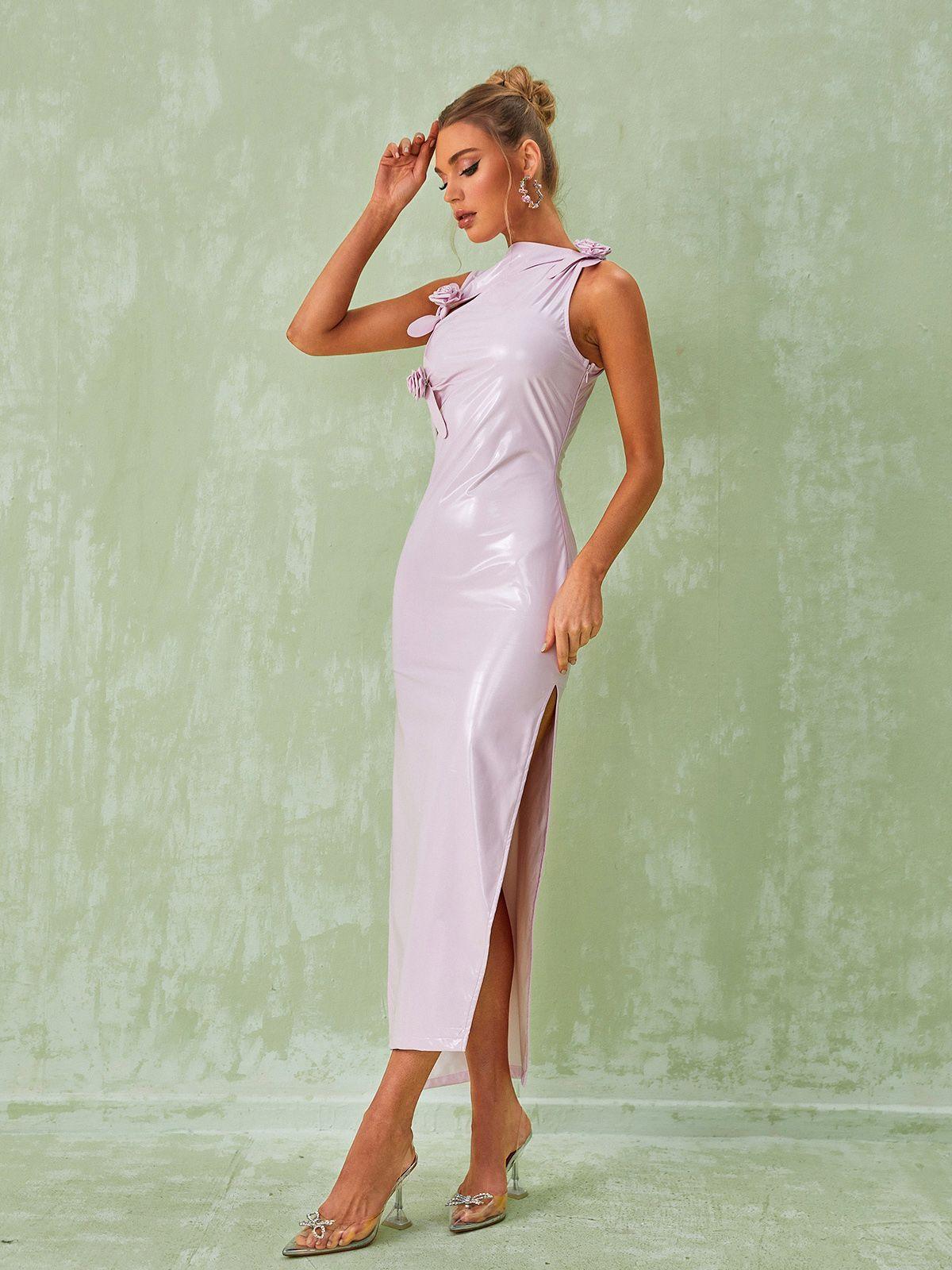 Hecate – Maxikleid aus Latex mit Schlitz und Cut-outs in Blush