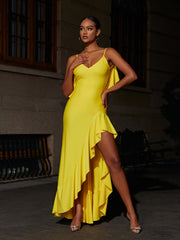 Vestido largo amarillo con espalda descubierta y pétalos 