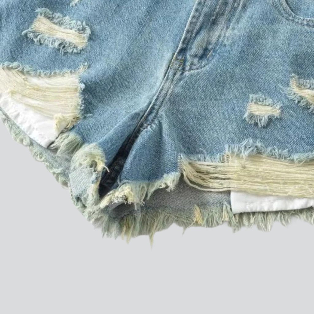 Distressed-Jeansshorts im Y2k-Stil