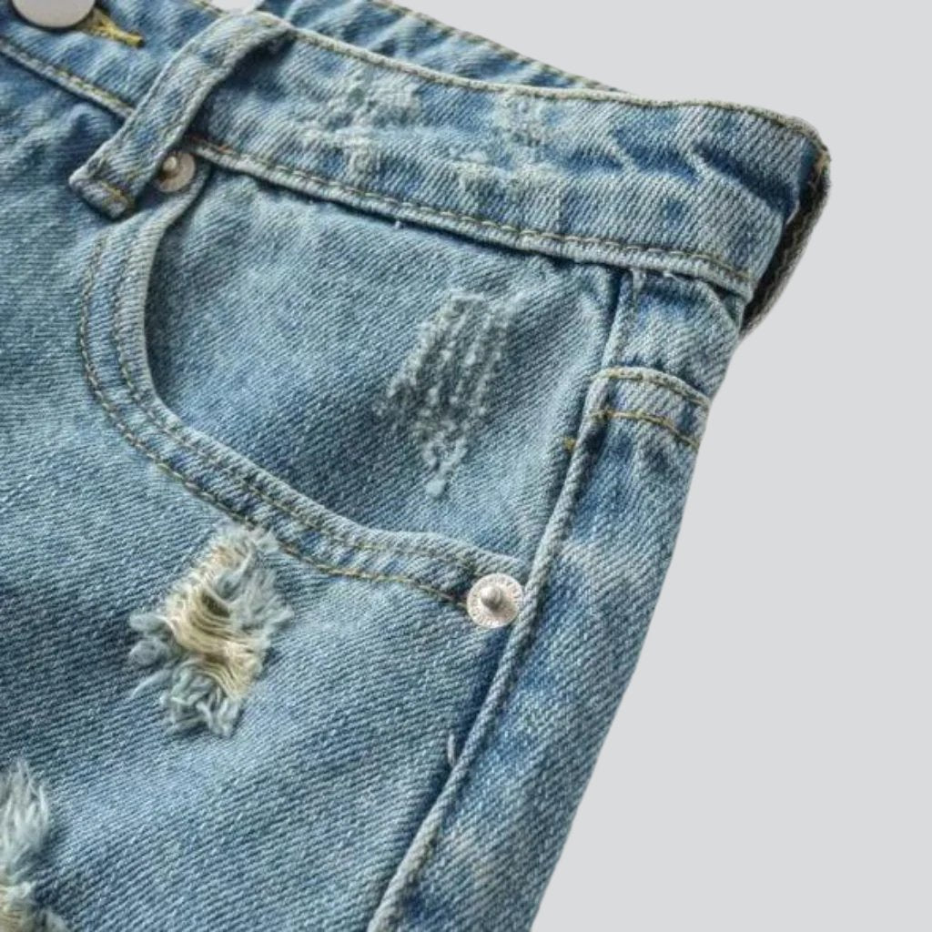 Distressed-Jeansshorts im Y2k-Stil