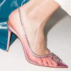 Los tacones de punta con cristales brillantes de Vogue 