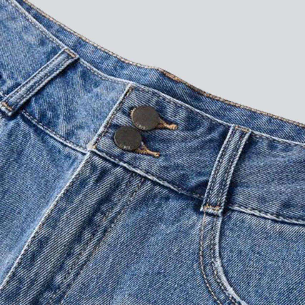 Weite, verkürzte Jeansshorts