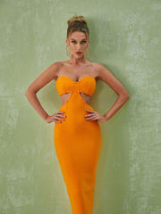 Sinead – Trägerloses Bandage-Kleid mit Cut-outs in Orange 