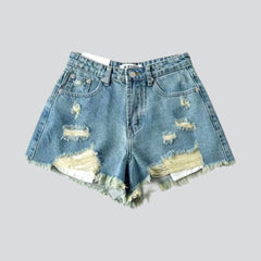 Distressed-Jeansshorts im Y2k-Stil