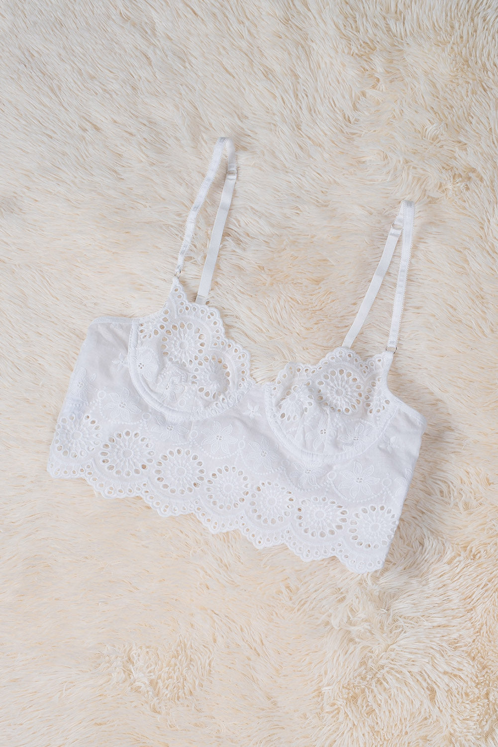 Bralette de encaje calado ajustable