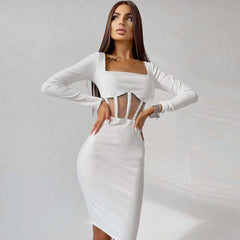 Vestido midi blanco con cuello cuadrado, manga larga y panel de malla