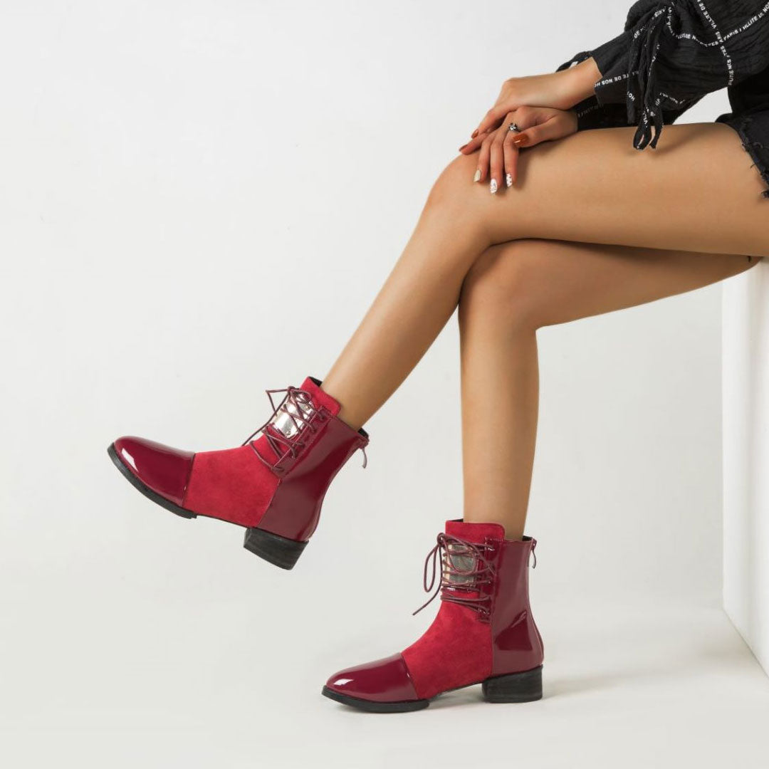 Ankle Boots mit Metallbesatz und Schnürung - Rot