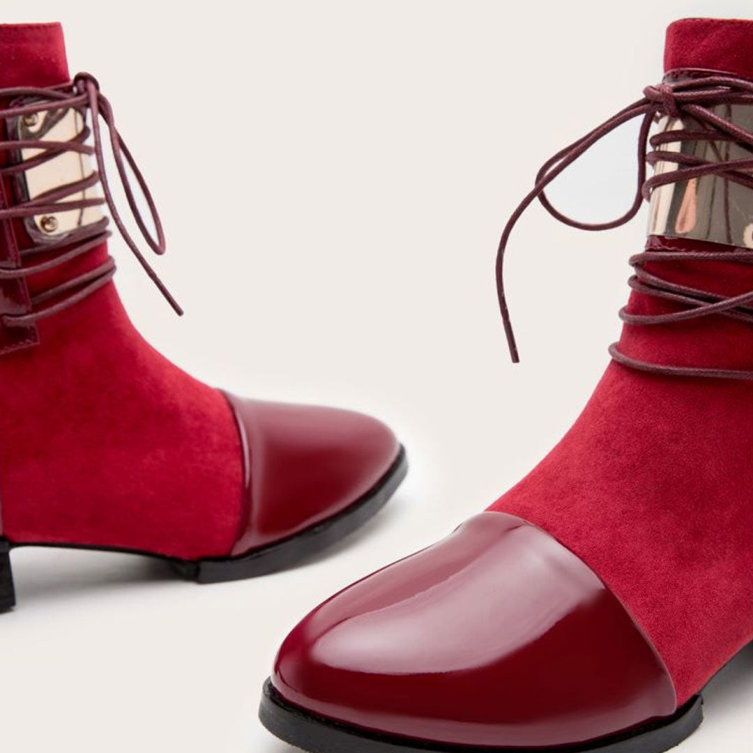 Ankle Boots mit Metallbesatz und Schnürung - Rot