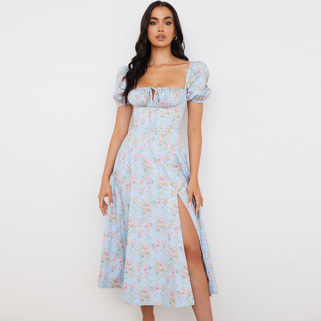 Bedrucktes Maxi-Sommerkleid mit Puffärmeln und hohem Schlitz - Hellblau