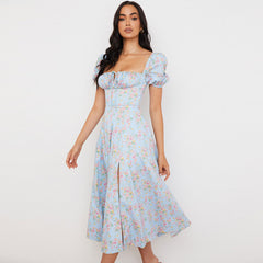 Bedrucktes Maxi-Sommerkleid mit Puffärmeln und hohem Schlitz - Hellblau