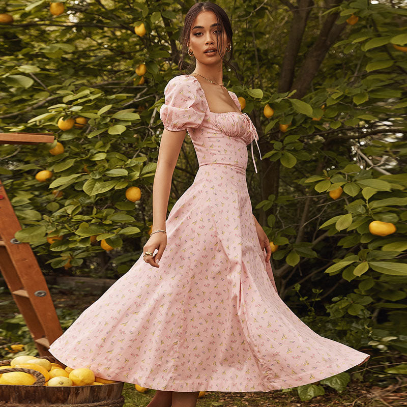 Bedrucktes Maxi-Sommerkleid mit Puffärmeln und hohem Schlitz - Rosa