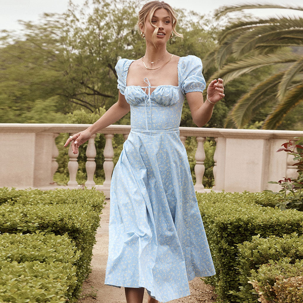 Bedrucktes Maxi-Sommerkleid mit Puffärmeln und hohem Schlitz - Himmelblau