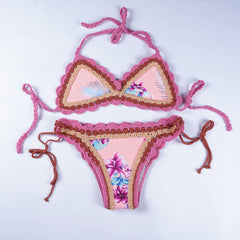 Bikini triangular con cuello halter y crochet floral - Flor