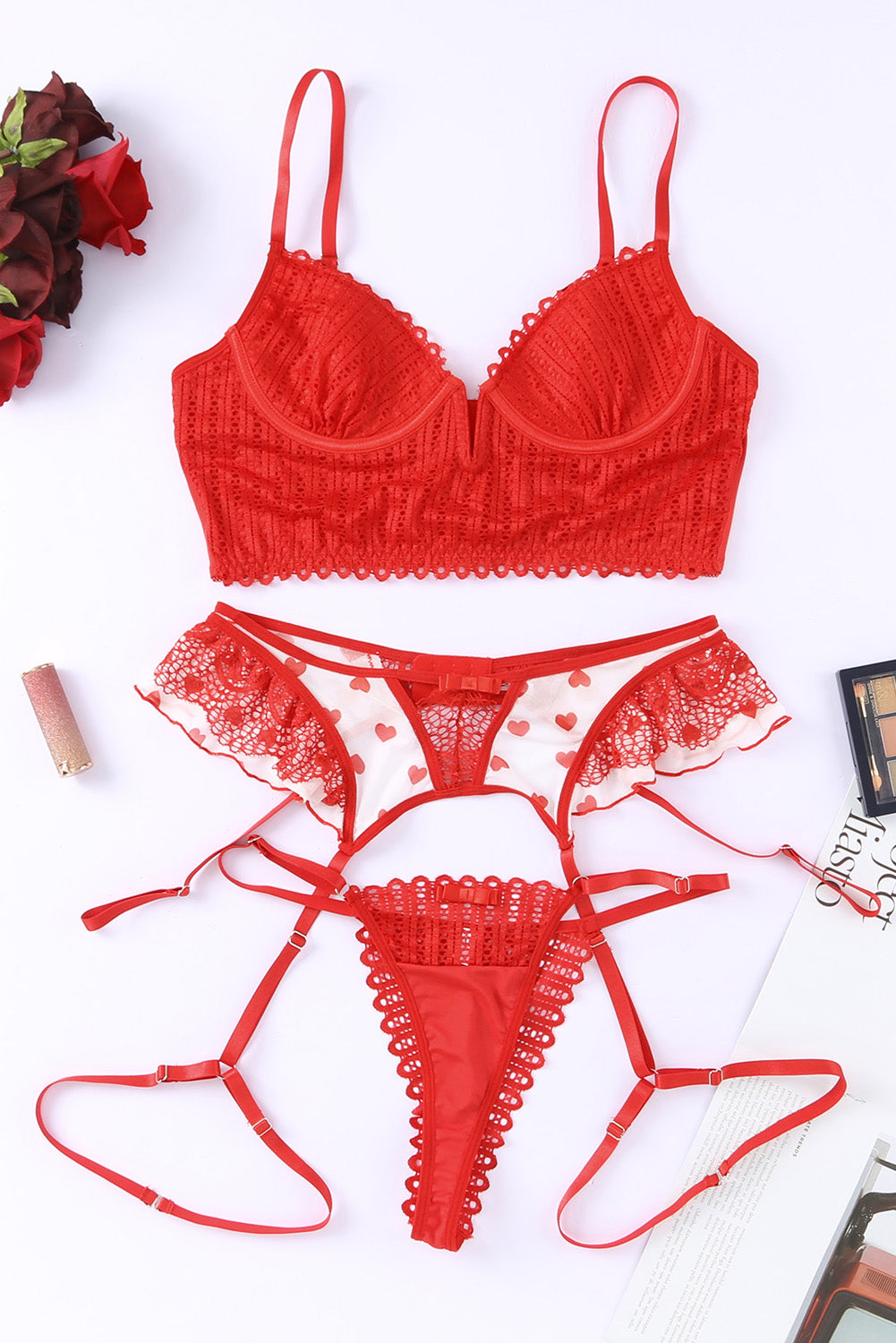 Conjunto de lencería de 3 piezas con estampado de corazones rojos y malla empalmada