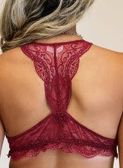 Rotes Neckholder-Bralette aus Spitze mit gewelltem V-Ausschnitt