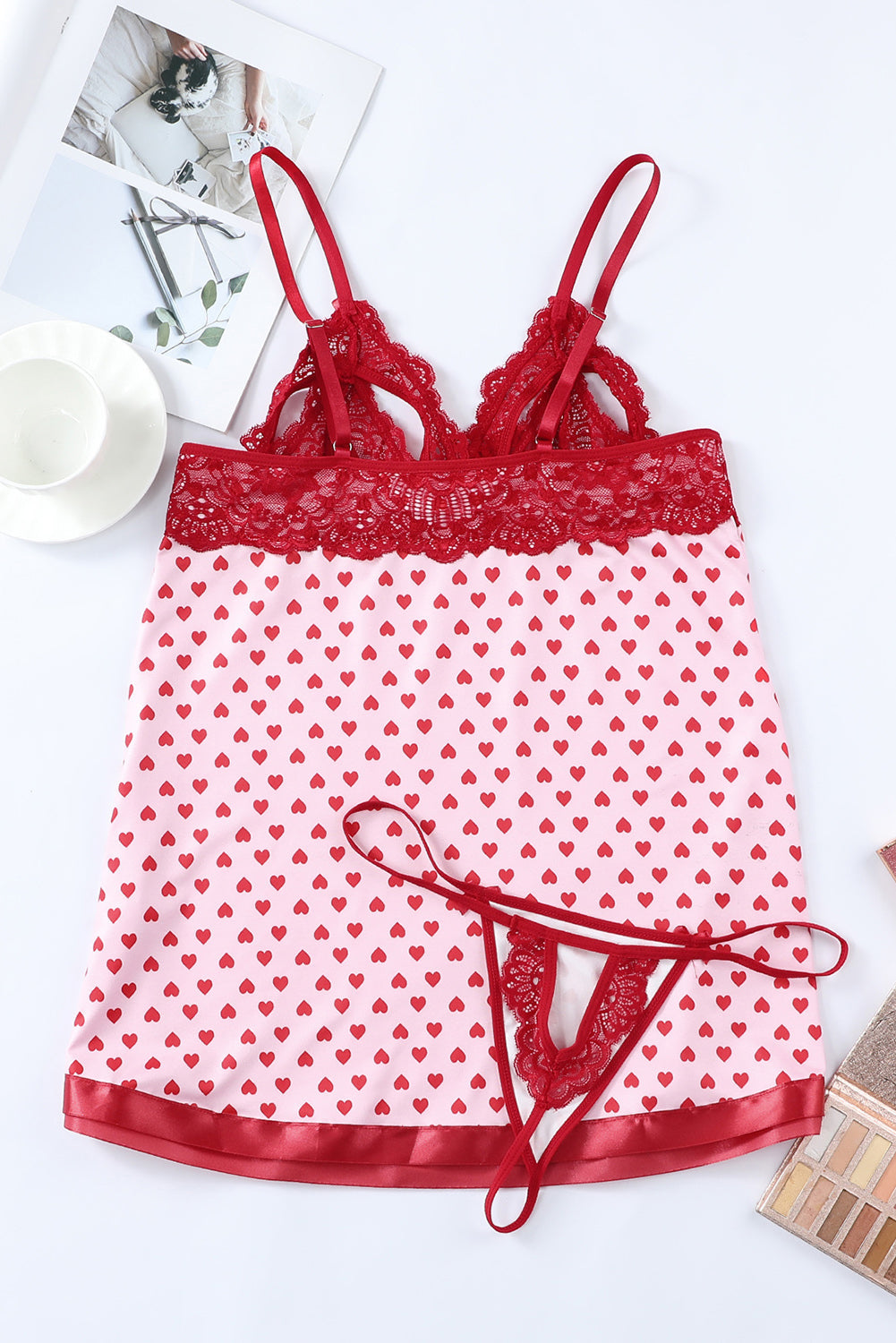 Conjunto de babydoll de ganchillo con encaje y estampado en forma de corazón rojo