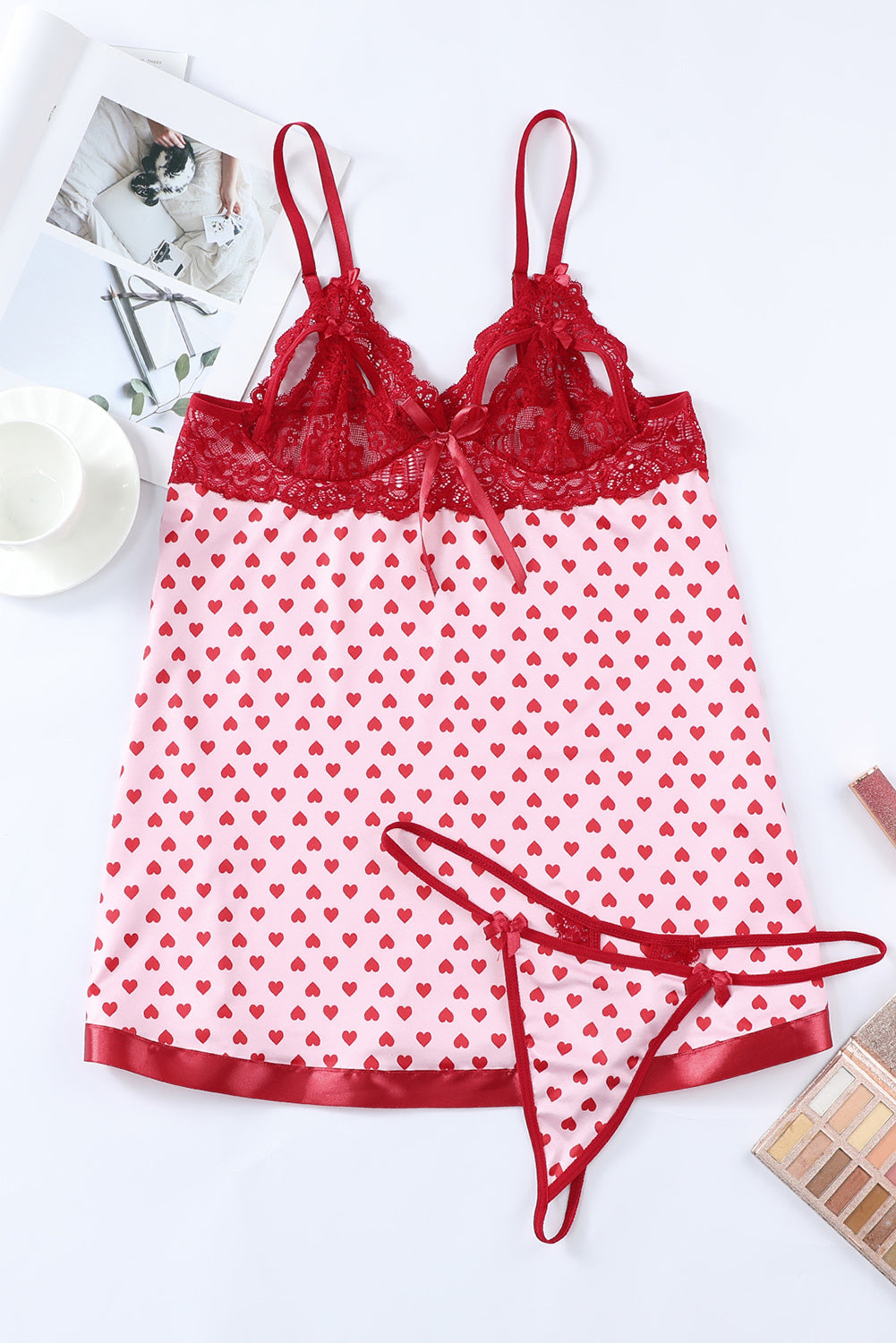 Rotes Babydoll-Set mit Häkelspitze und Herz-Print