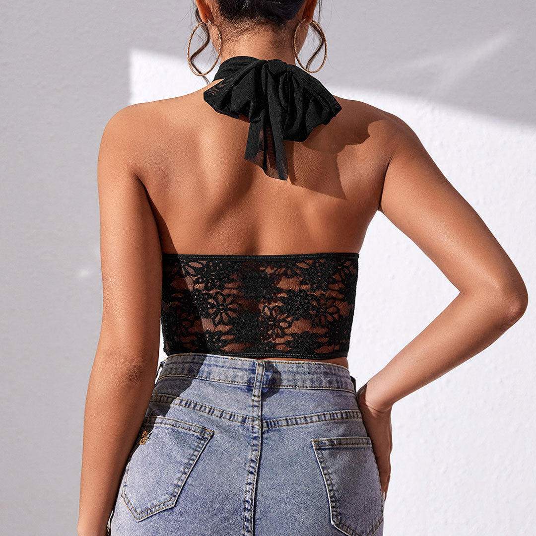 Top tipo corsé corto de malla floral con encaje y cuello halter cruzado - Negro